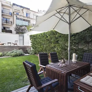 https://apartment-barcelona-rentals-private-pool-and-garden-center.catalonia-hotels.com